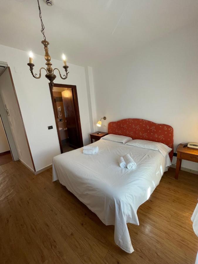 Hotel Caffe Verdi - 24 Hours Reception Пиза Екстериор снимка